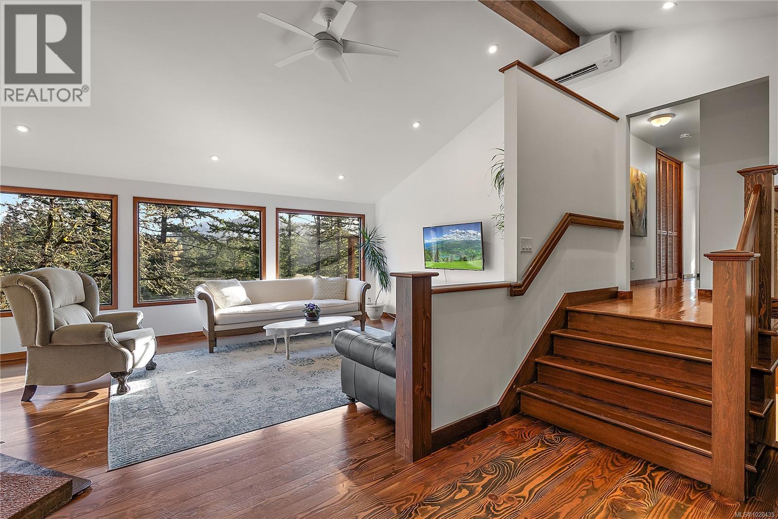 235 Hartland Ave, Saanich