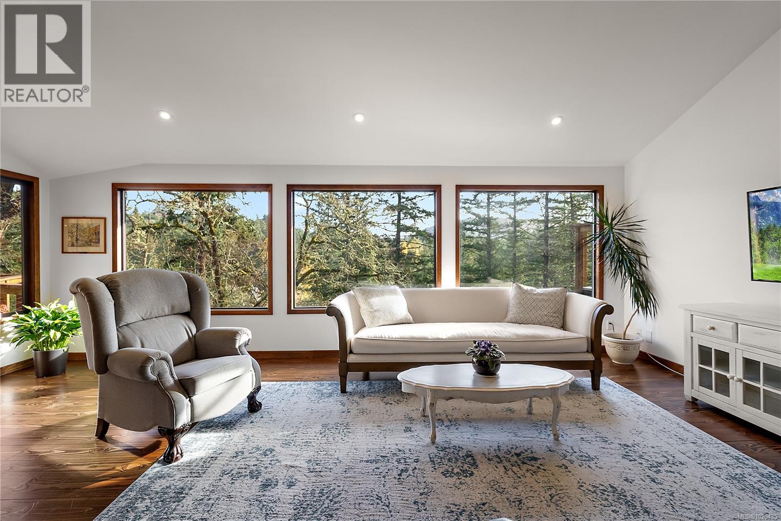 235 Hartland Ave, Saanich