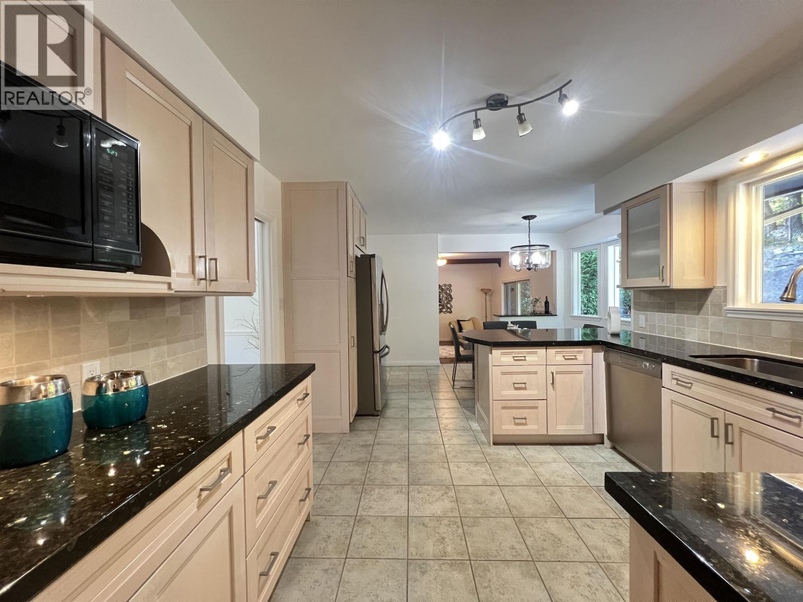 3791 SOUTHRIDGE AVENUE, West Vancouver