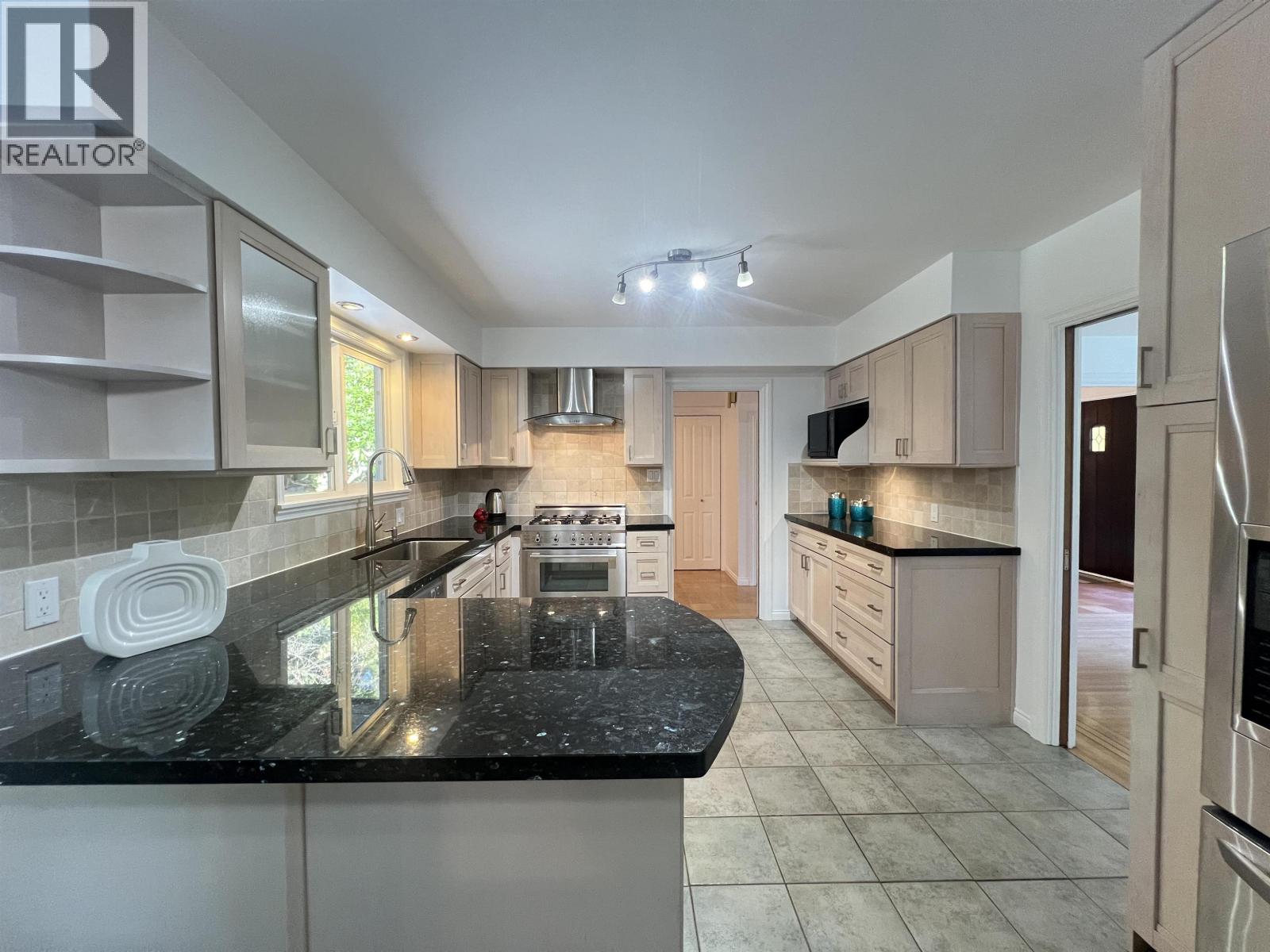 3791 SOUTHRIDGE AVENUE, West Vancouver