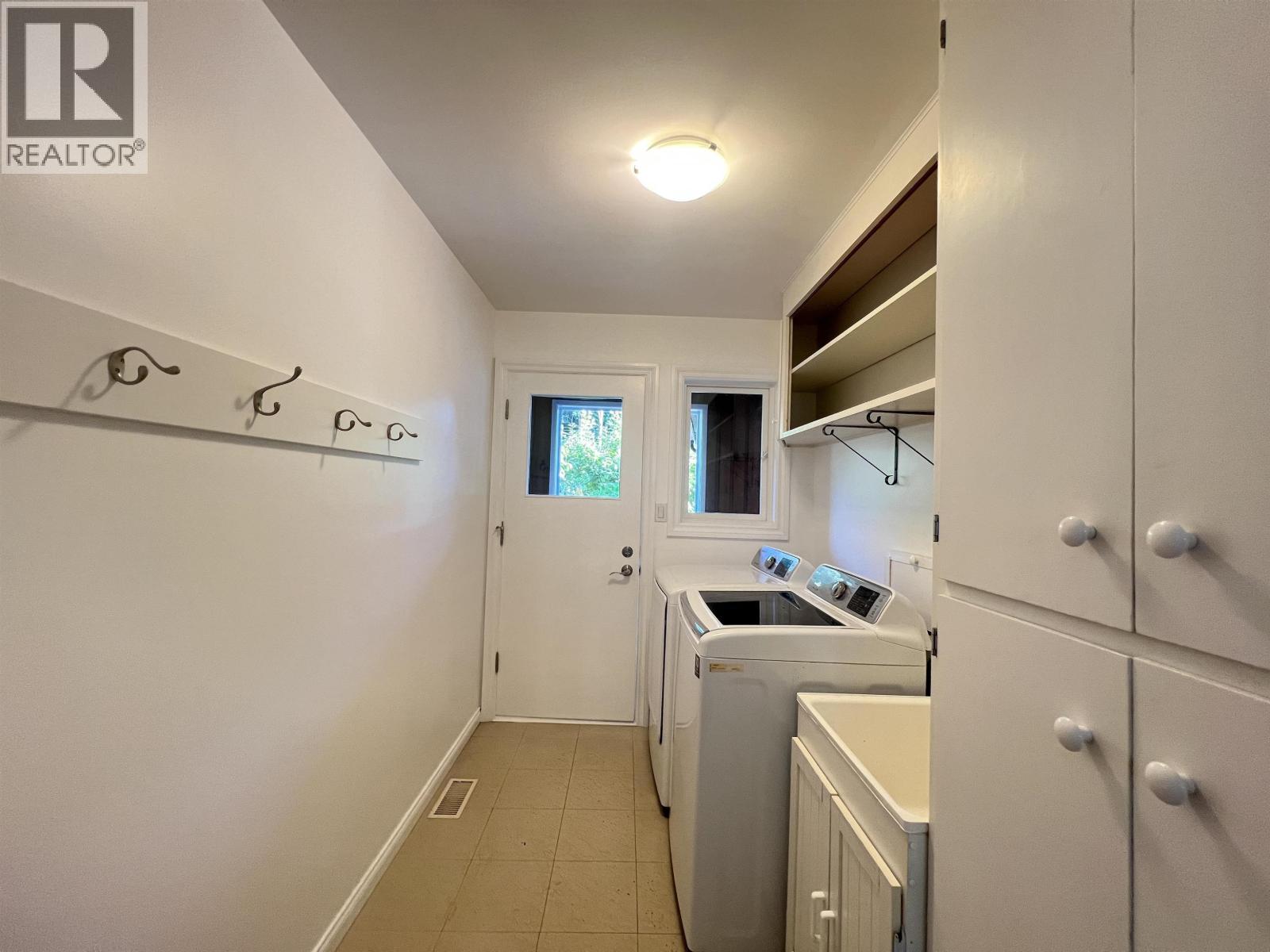 3791 SOUTHRIDGE AVENUE, West Vancouver