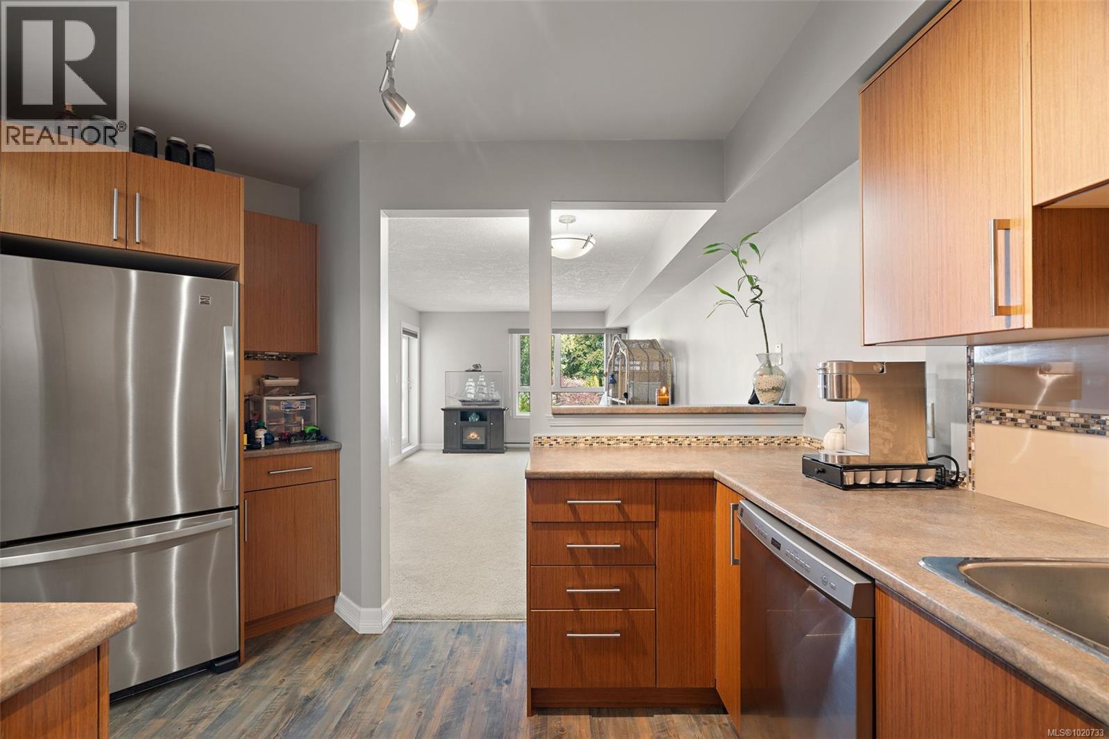 228 2245 James White Boulevard, Sidney