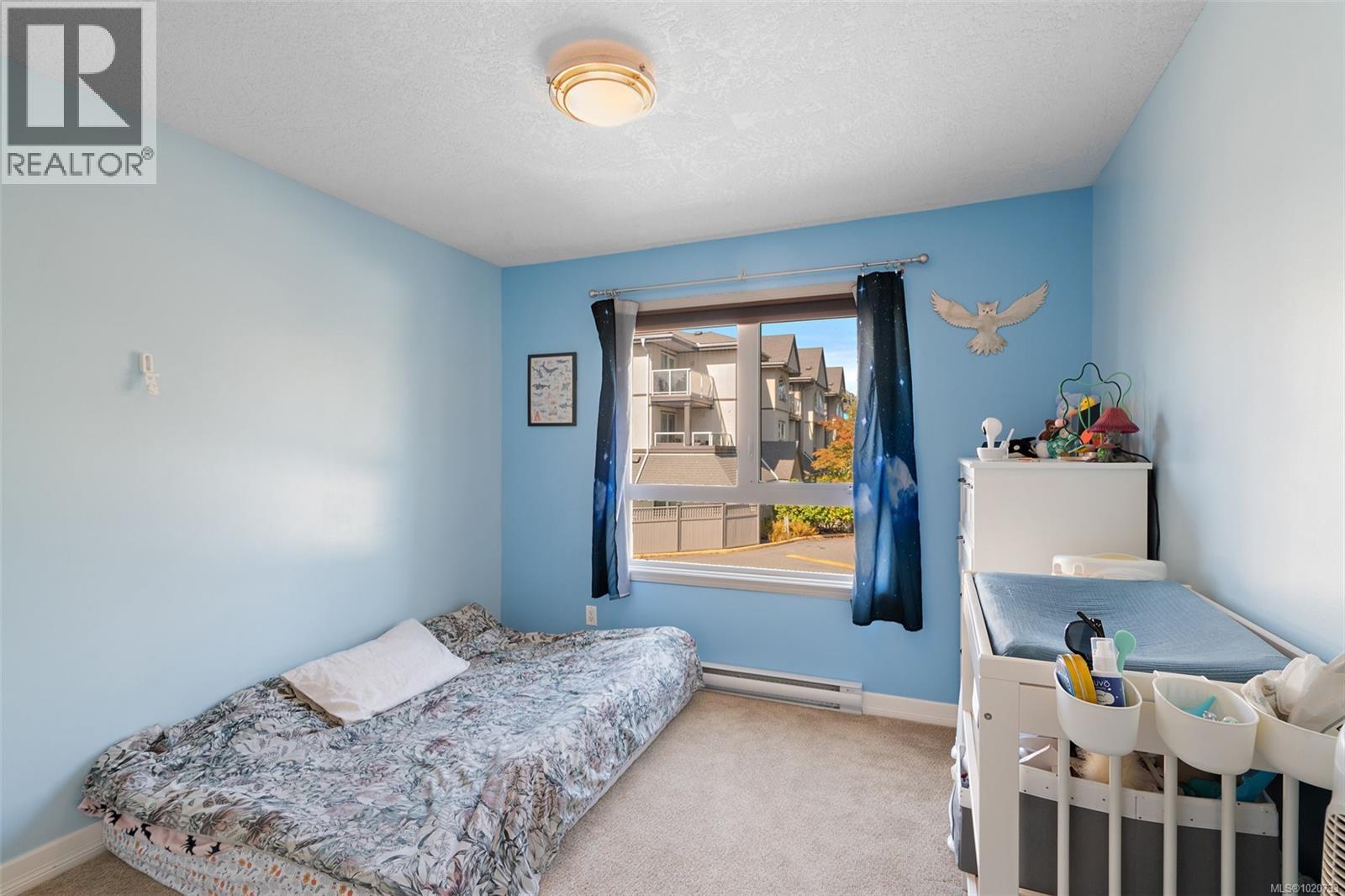 228 2245 James White Boulevard, Sidney