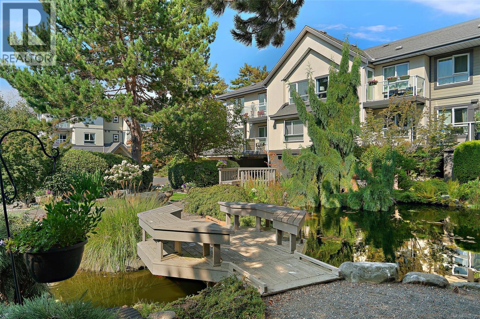 228 2245 James White Boulevard, Sidney