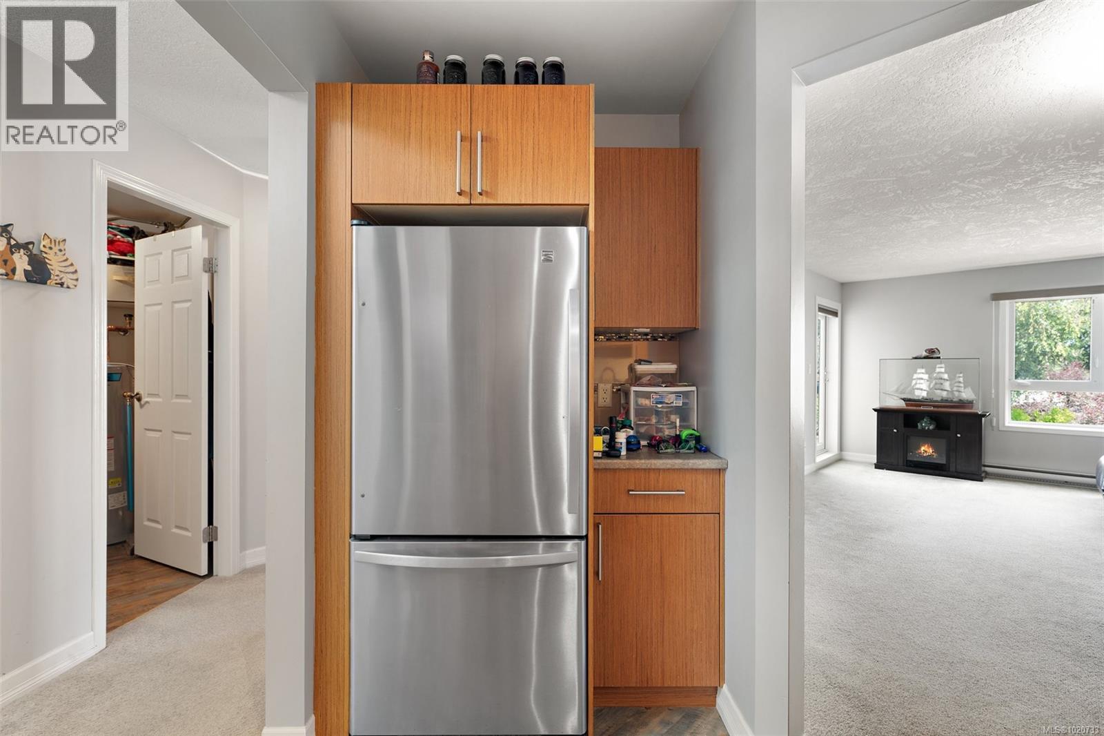 228 2245 James White Boulevard, Sidney