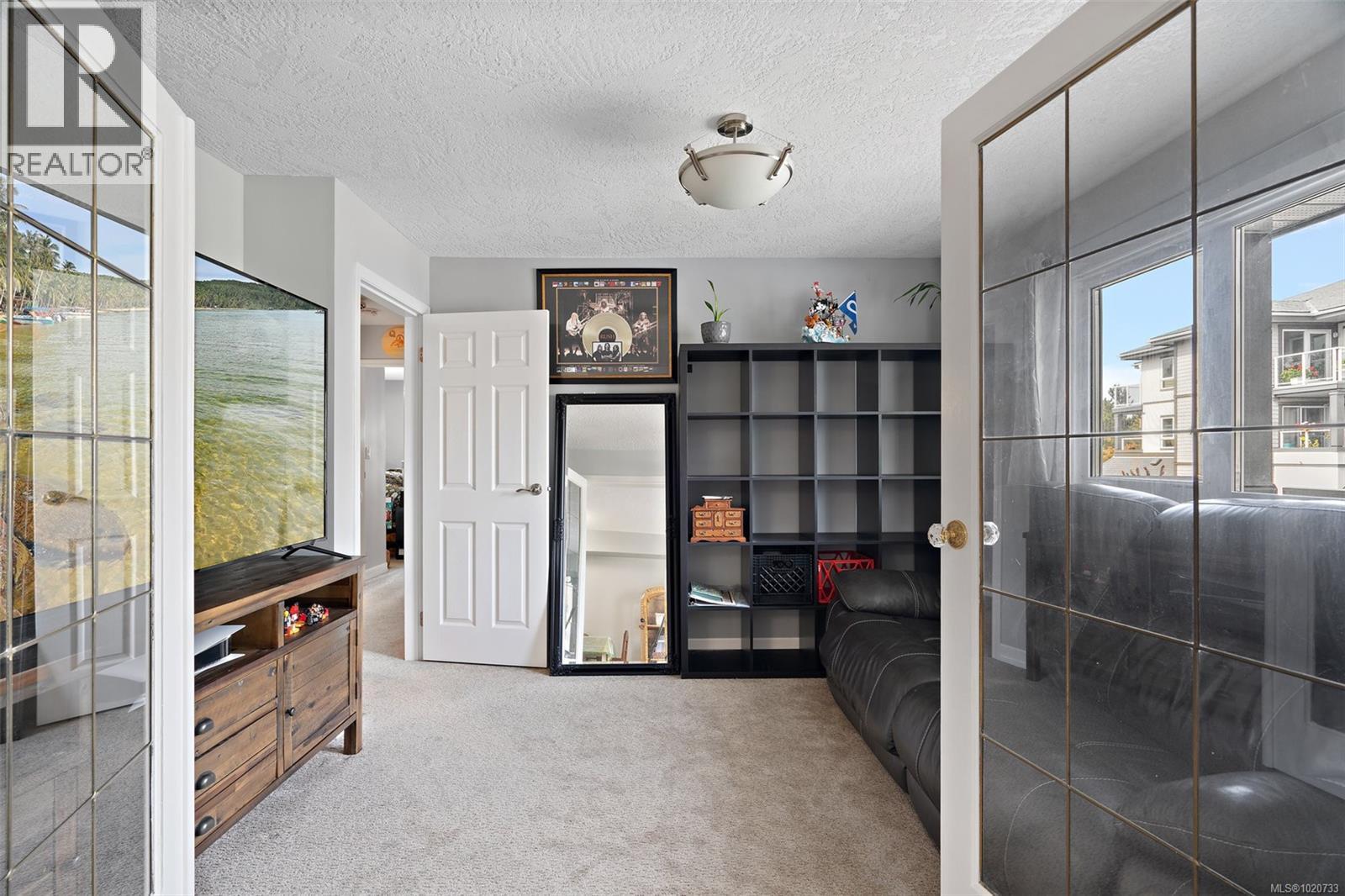 228 2245 James White Boulevard, Sidney