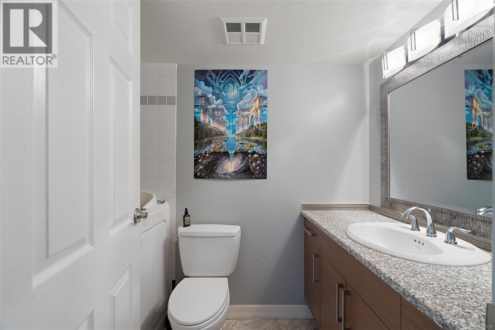 228 2245 James White Boulevard, Sidney