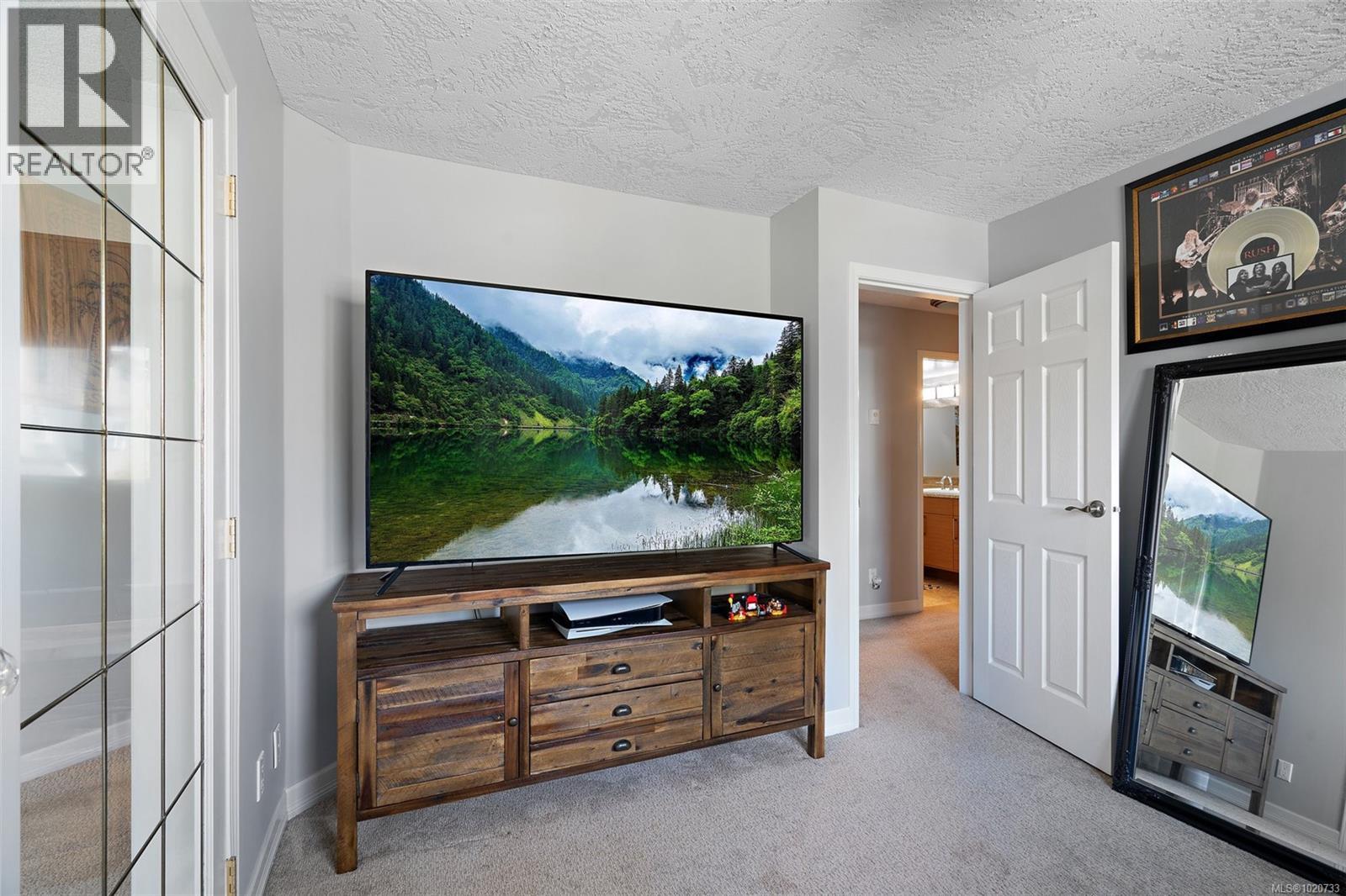 228 2245 James White Boulevard, Sidney