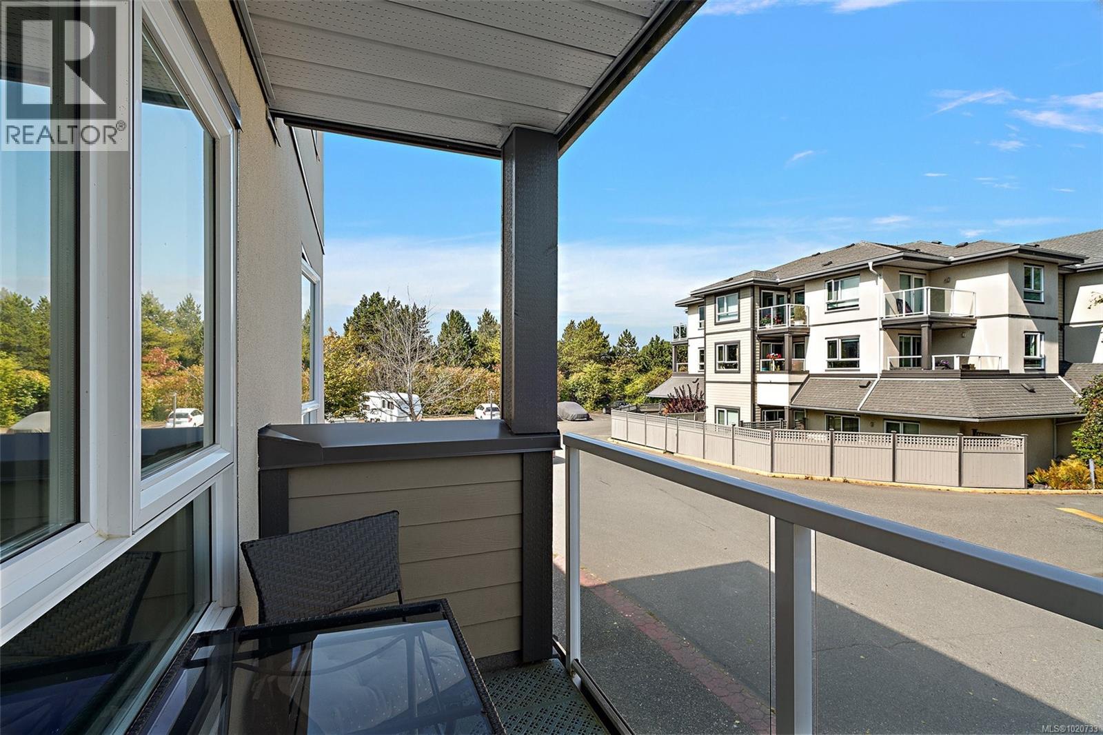 228 2245 James White Boulevard, Sidney