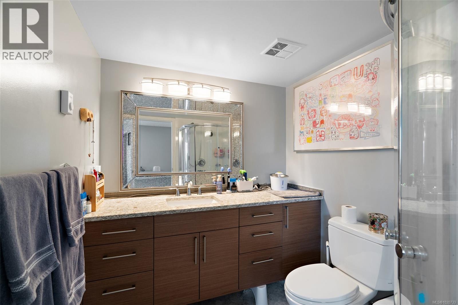 228 2245 James White Boulevard, Sidney