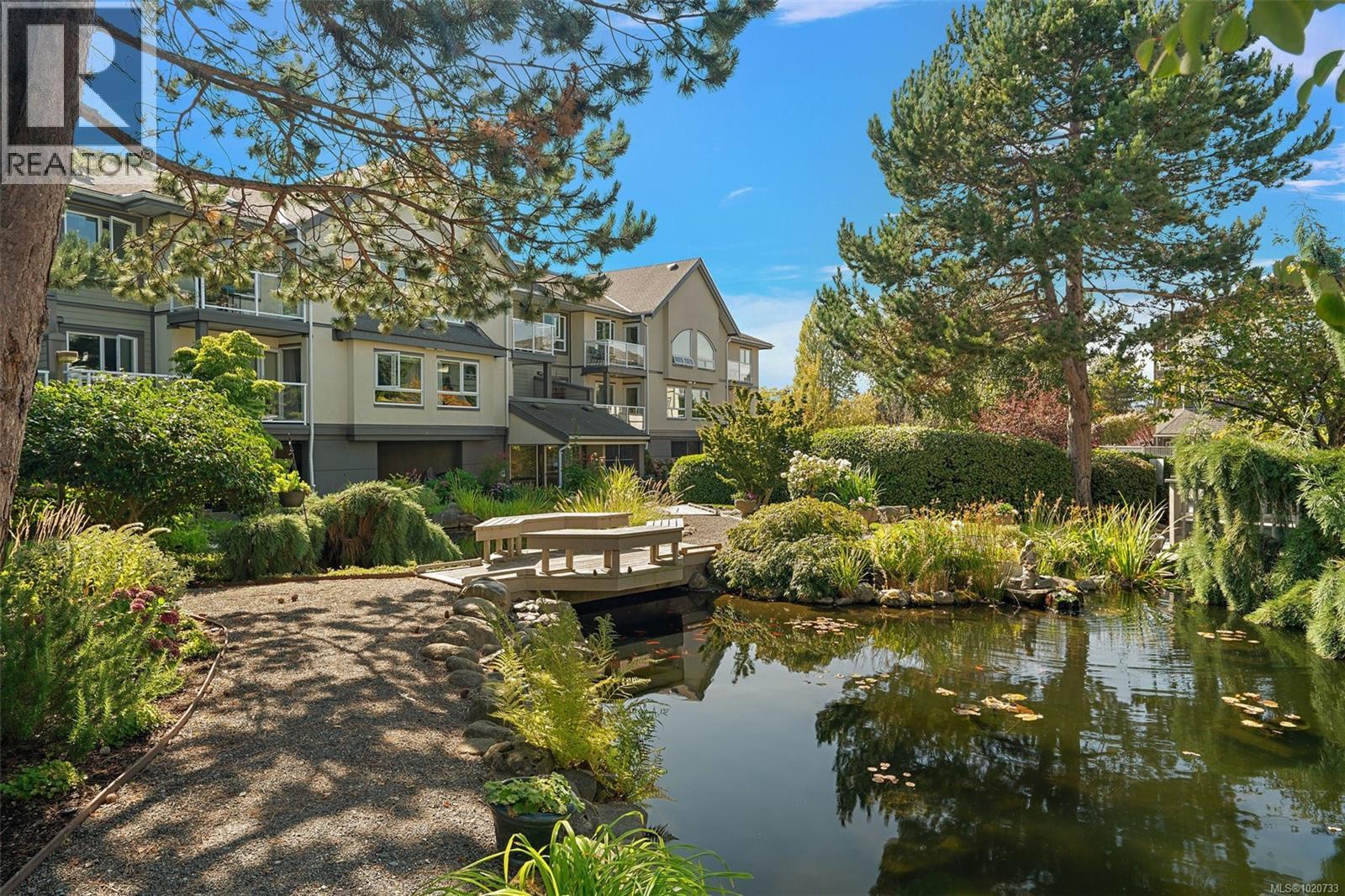 228 2245 James White Boulevard, Sidney