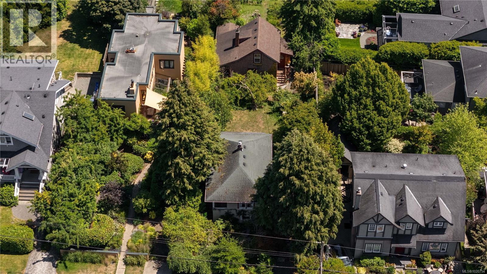  517 Victoria Avenue, Oak Bay