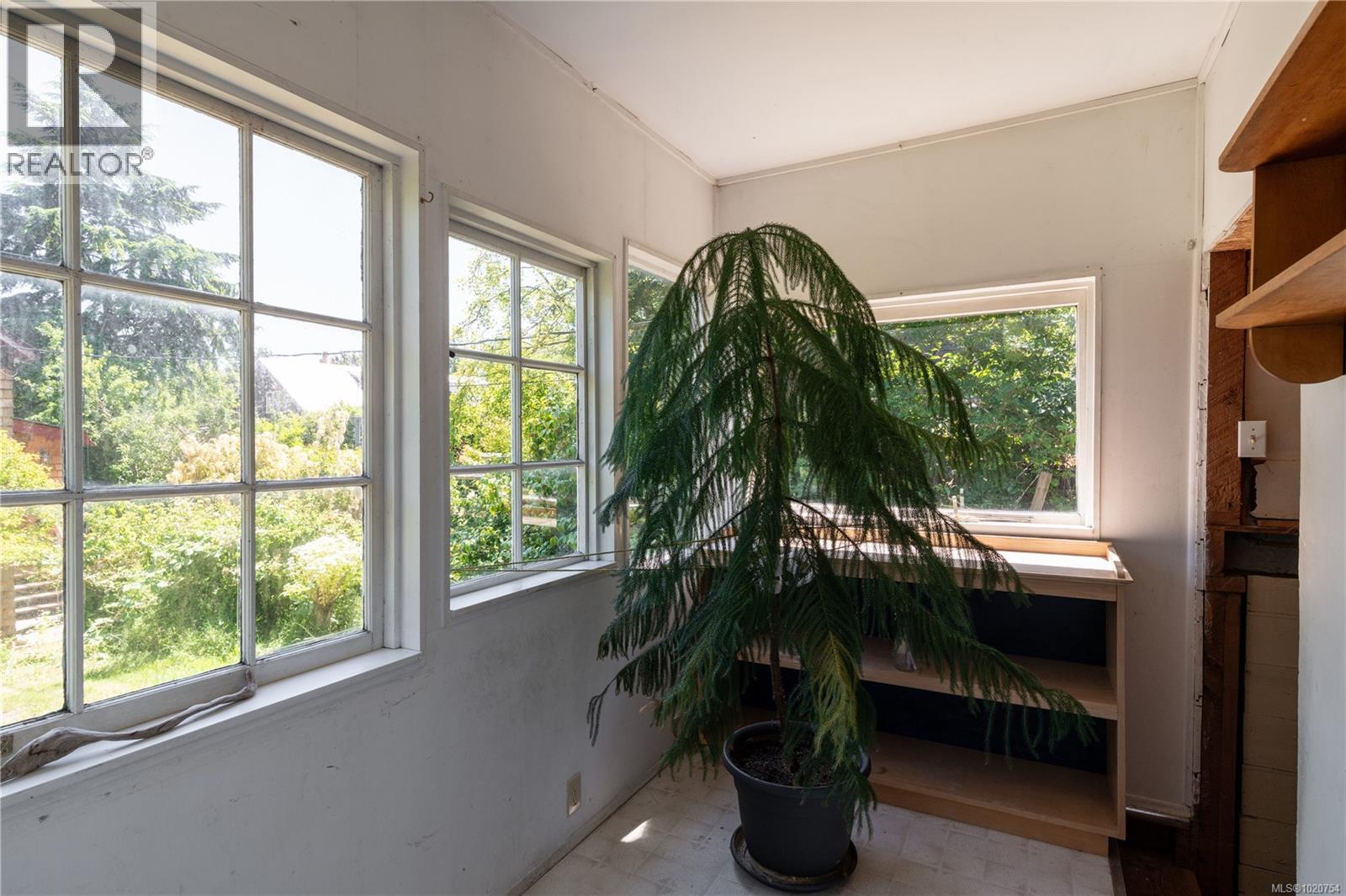  517 Victoria Avenue, Oak Bay