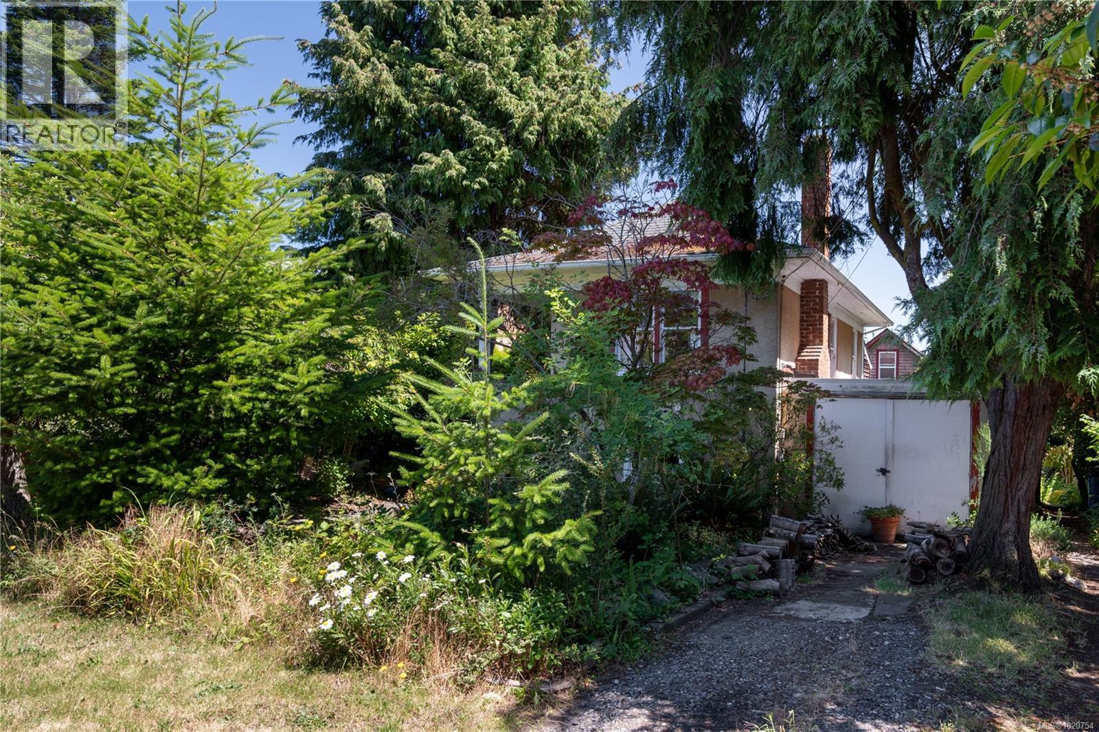  517 Victoria Avenue, Oak Bay