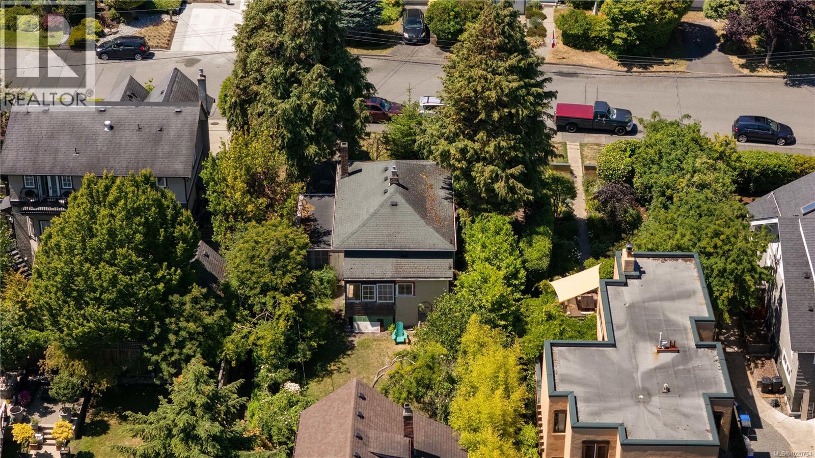  517 Victoria Avenue, Oak Bay