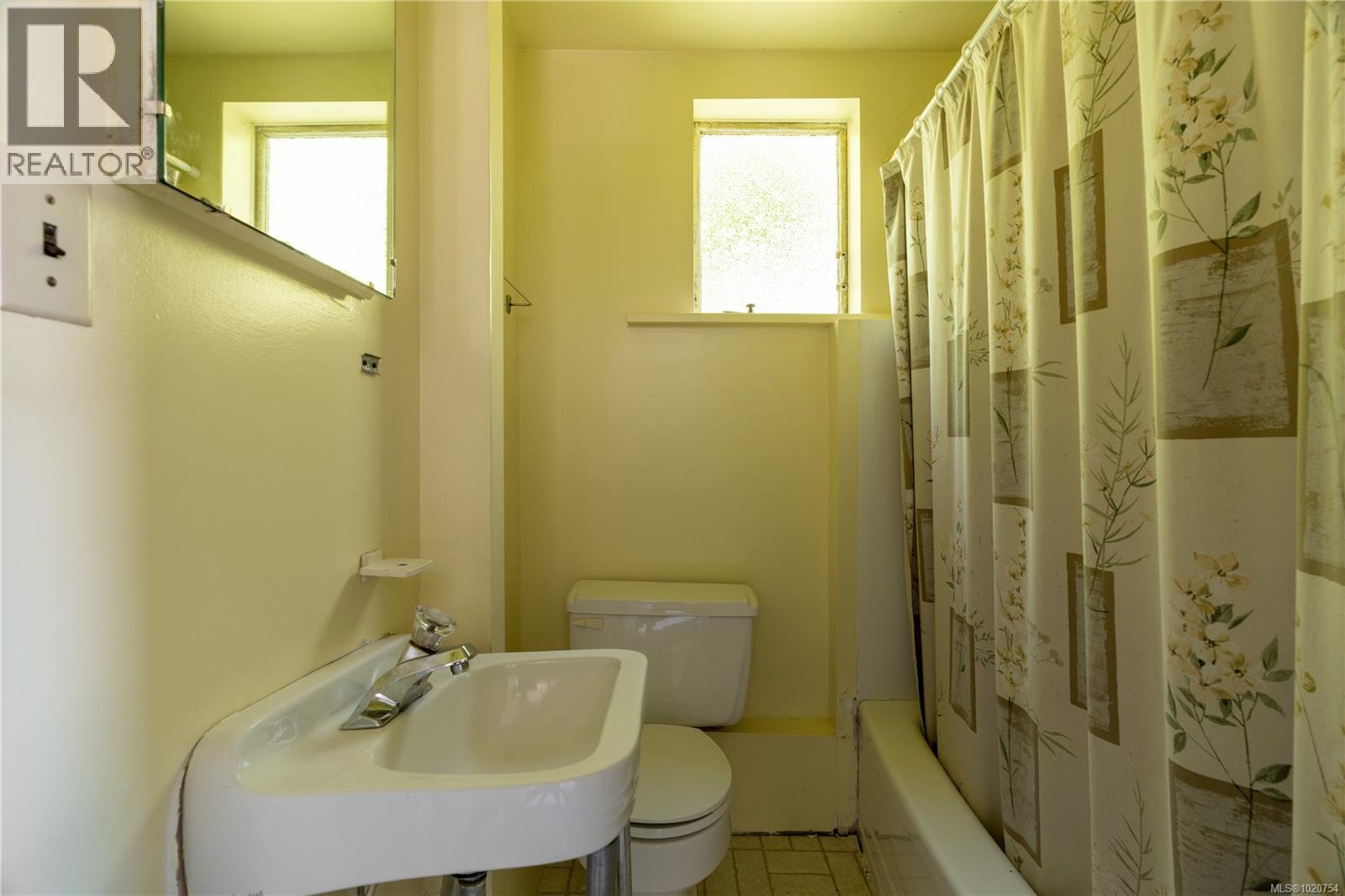  517 Victoria Avenue, Oak Bay