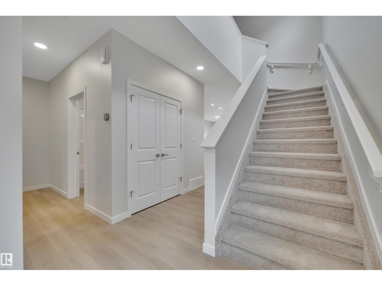 827 ROWAN CL SW, Edmonton