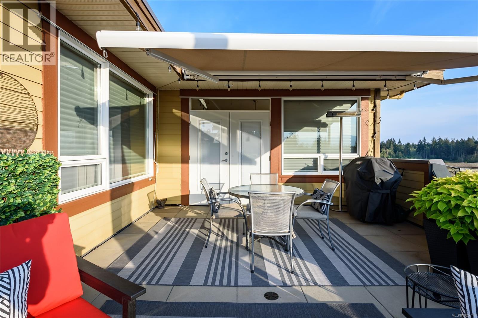 641 3666 Royal Vista Way, Courtenay