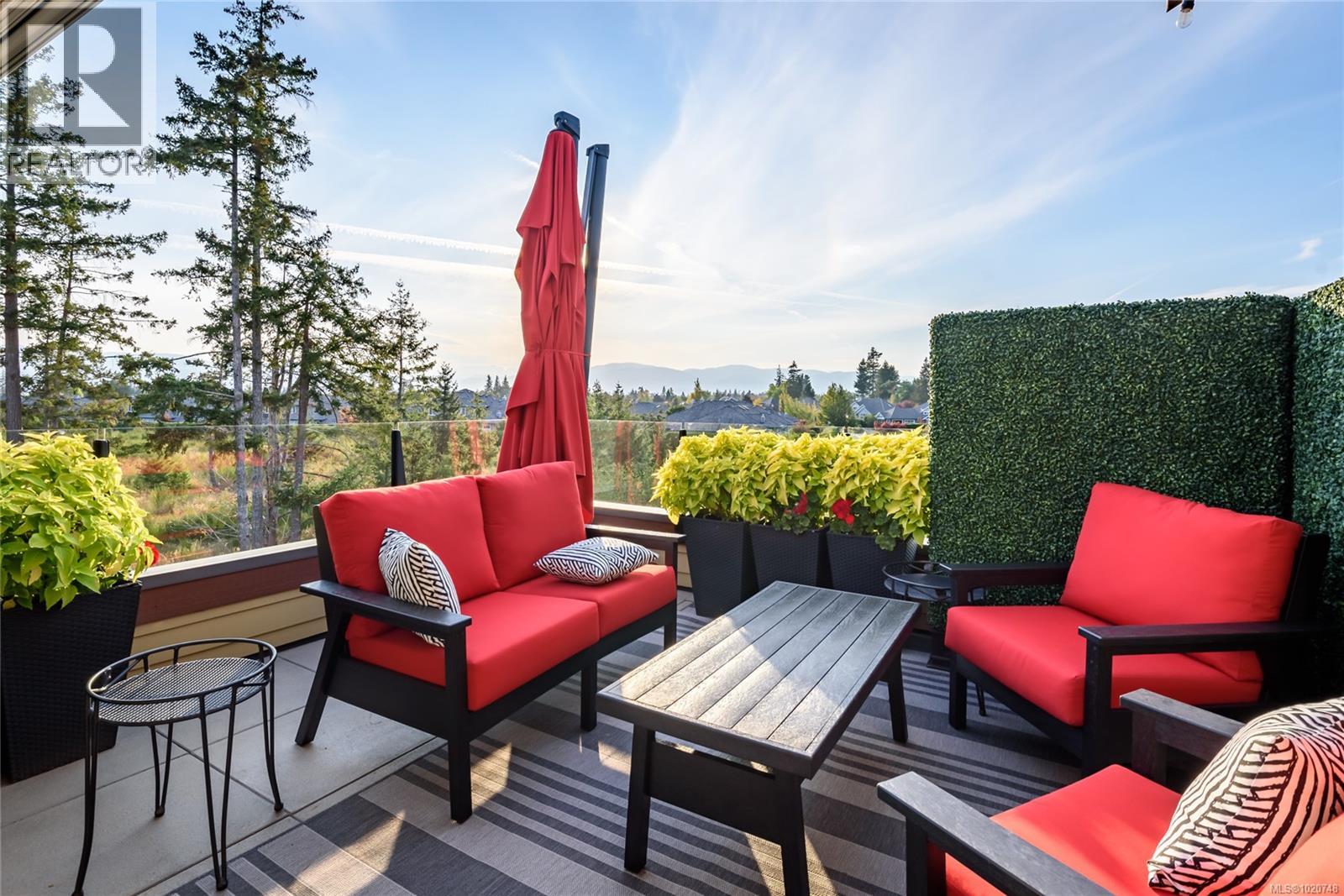 641 3666 Royal Vista Way, Courtenay