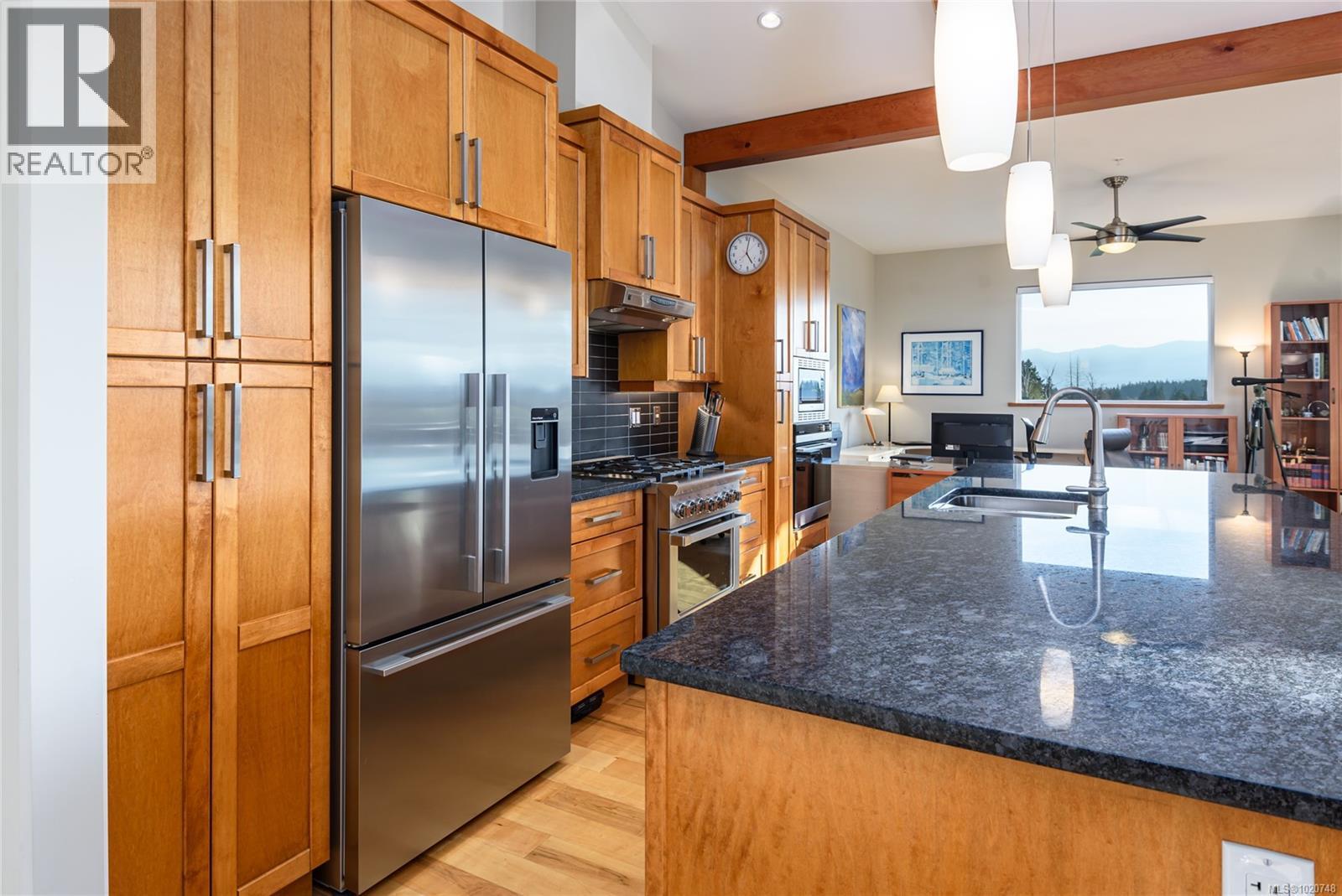 641 3666 Royal Vista Way, Courtenay