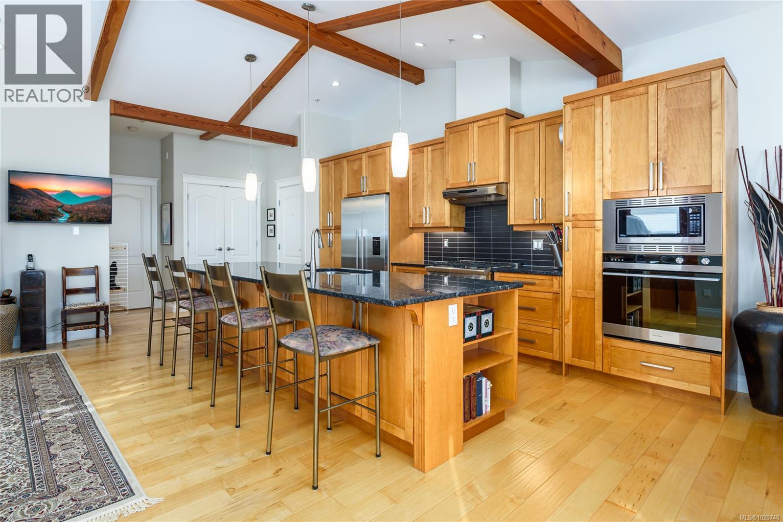 641 3666 Royal Vista Way, Courtenay