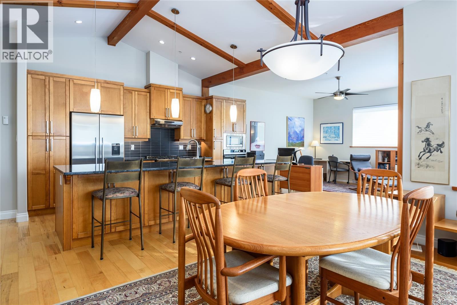 641 3666 Royal Vista Way, Courtenay