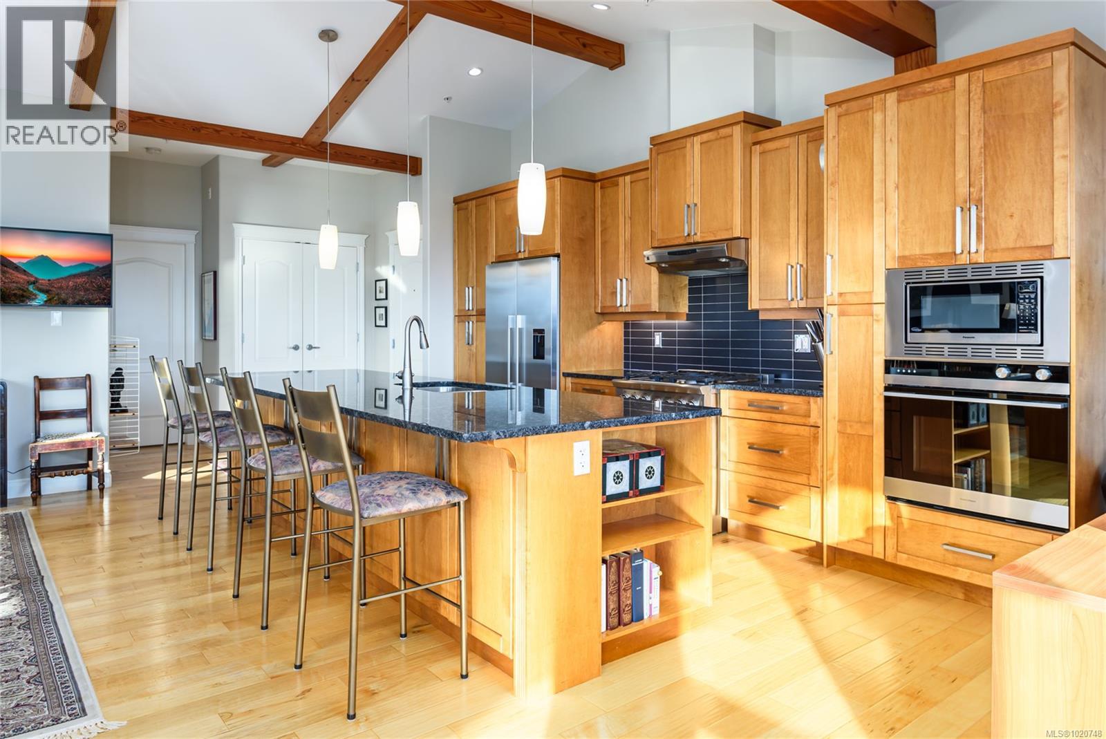 641 3666 Royal Vista Way, Courtenay