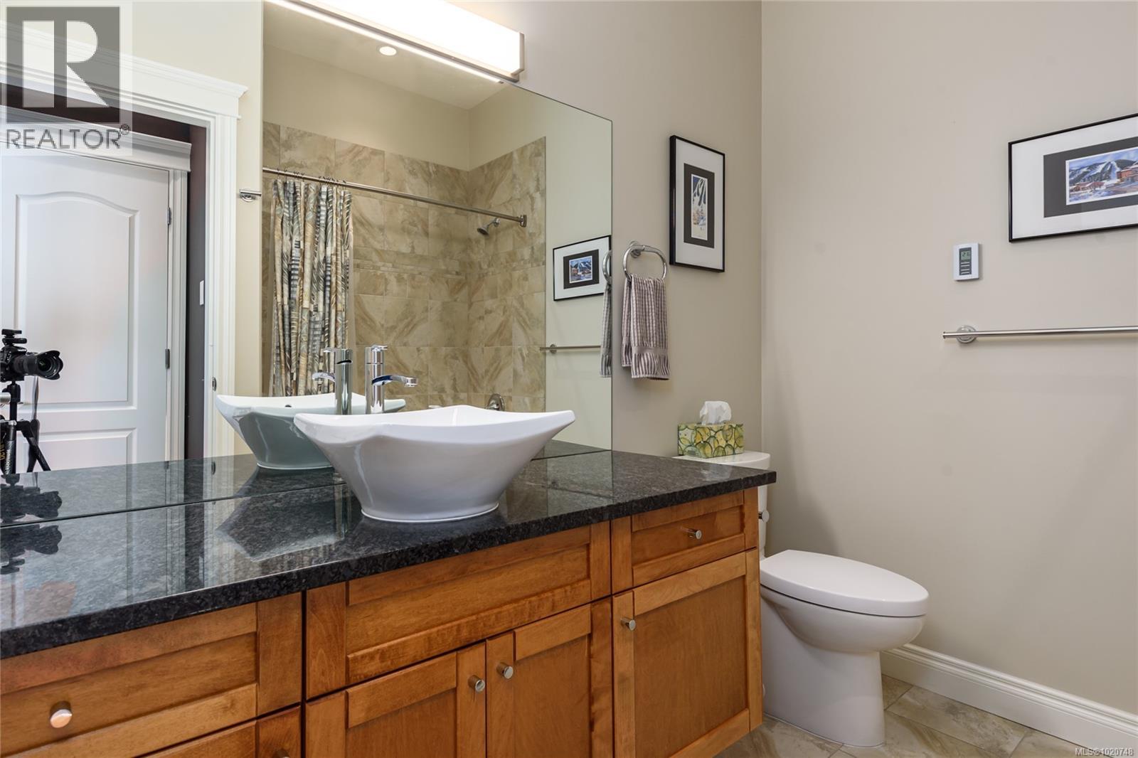 641 3666 Royal Vista Way, Courtenay