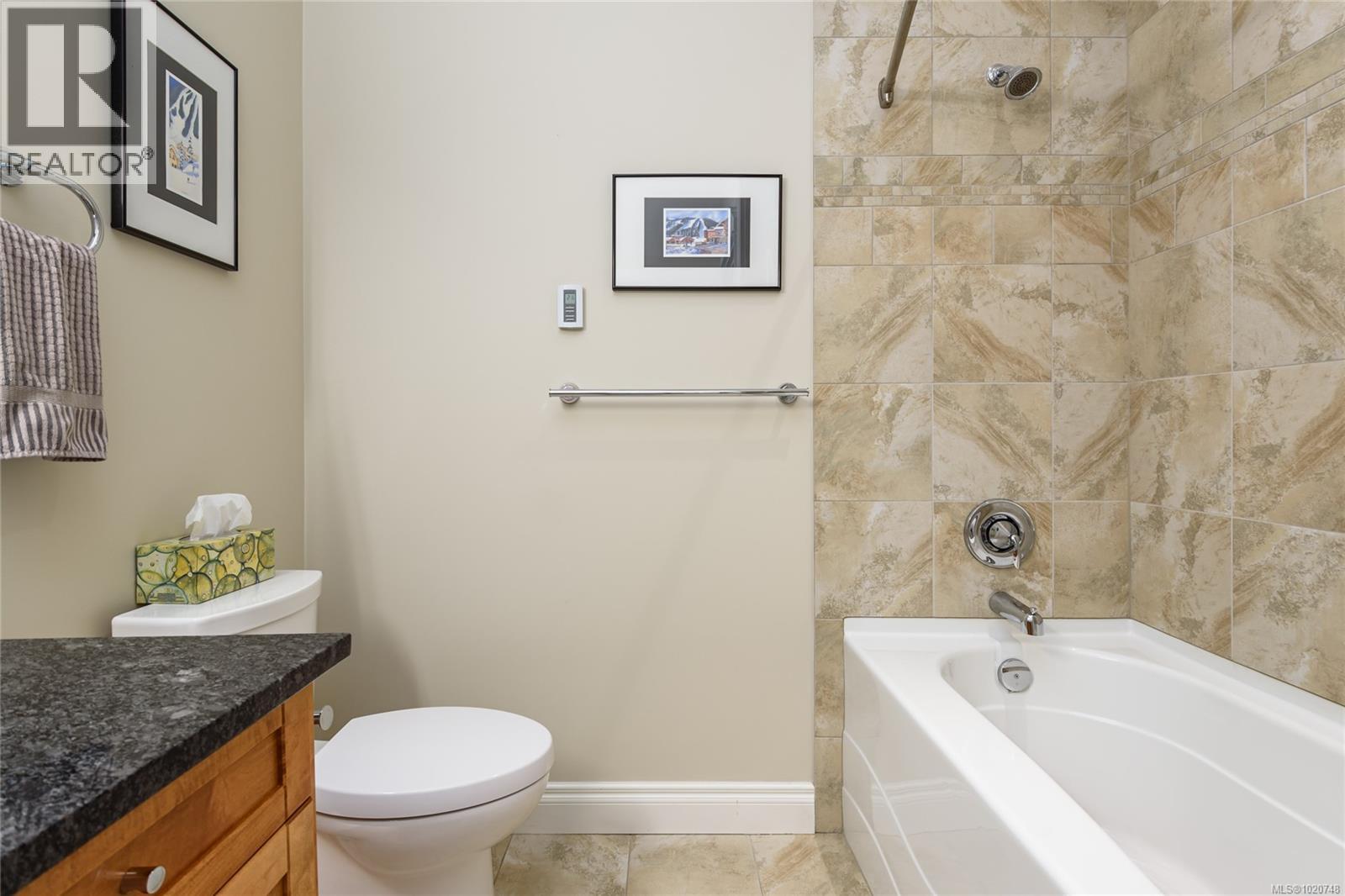 641 3666 Royal Vista Way, Courtenay