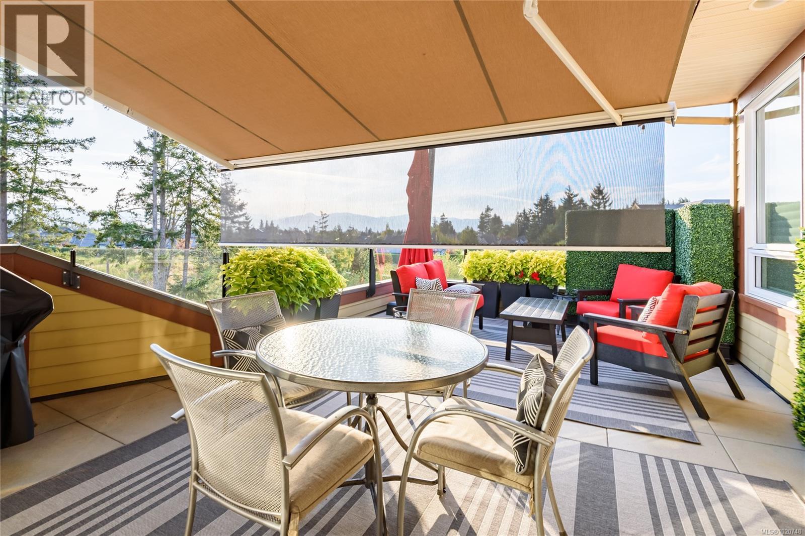 641 3666 Royal Vista Way, Courtenay