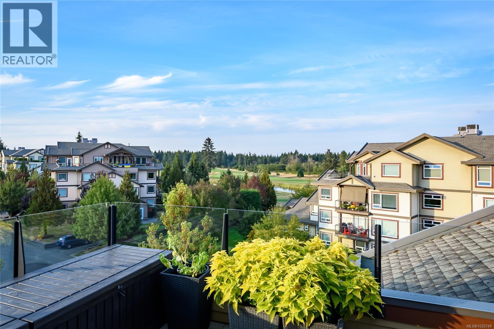 641 3666 Royal Vista Way, Courtenay