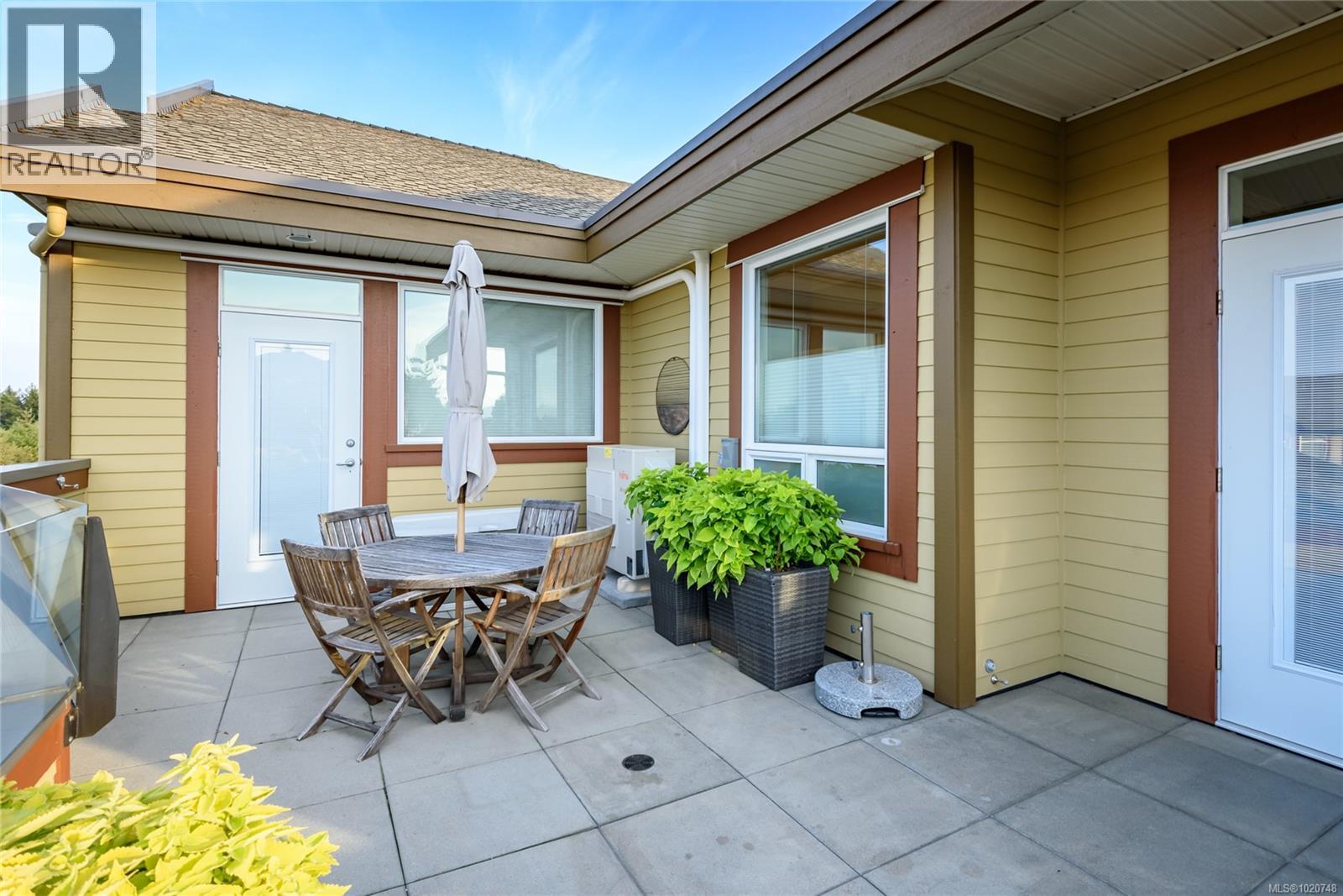 641 3666 Royal Vista Way, Courtenay