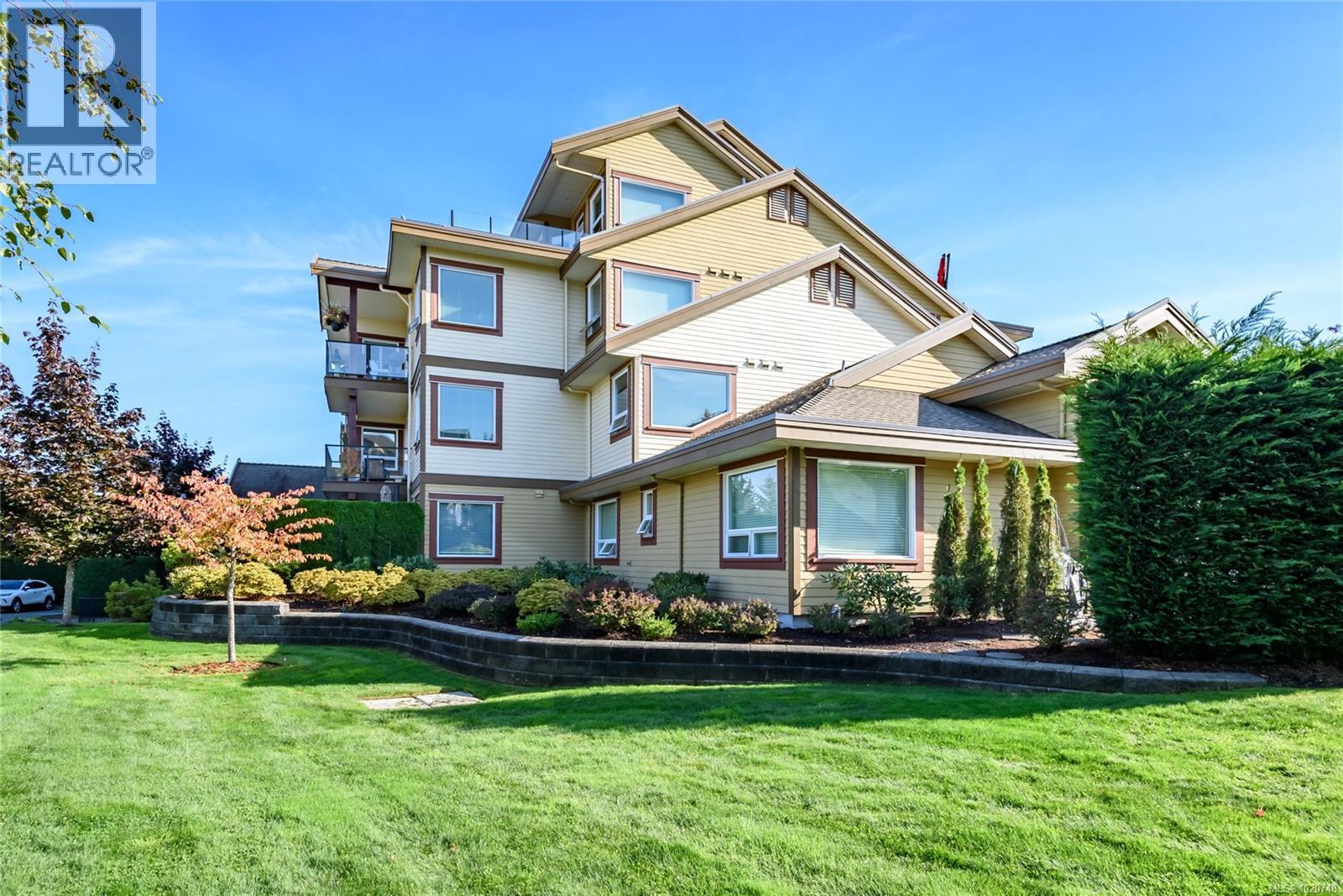 641 3666 Royal Vista Way, Courtenay