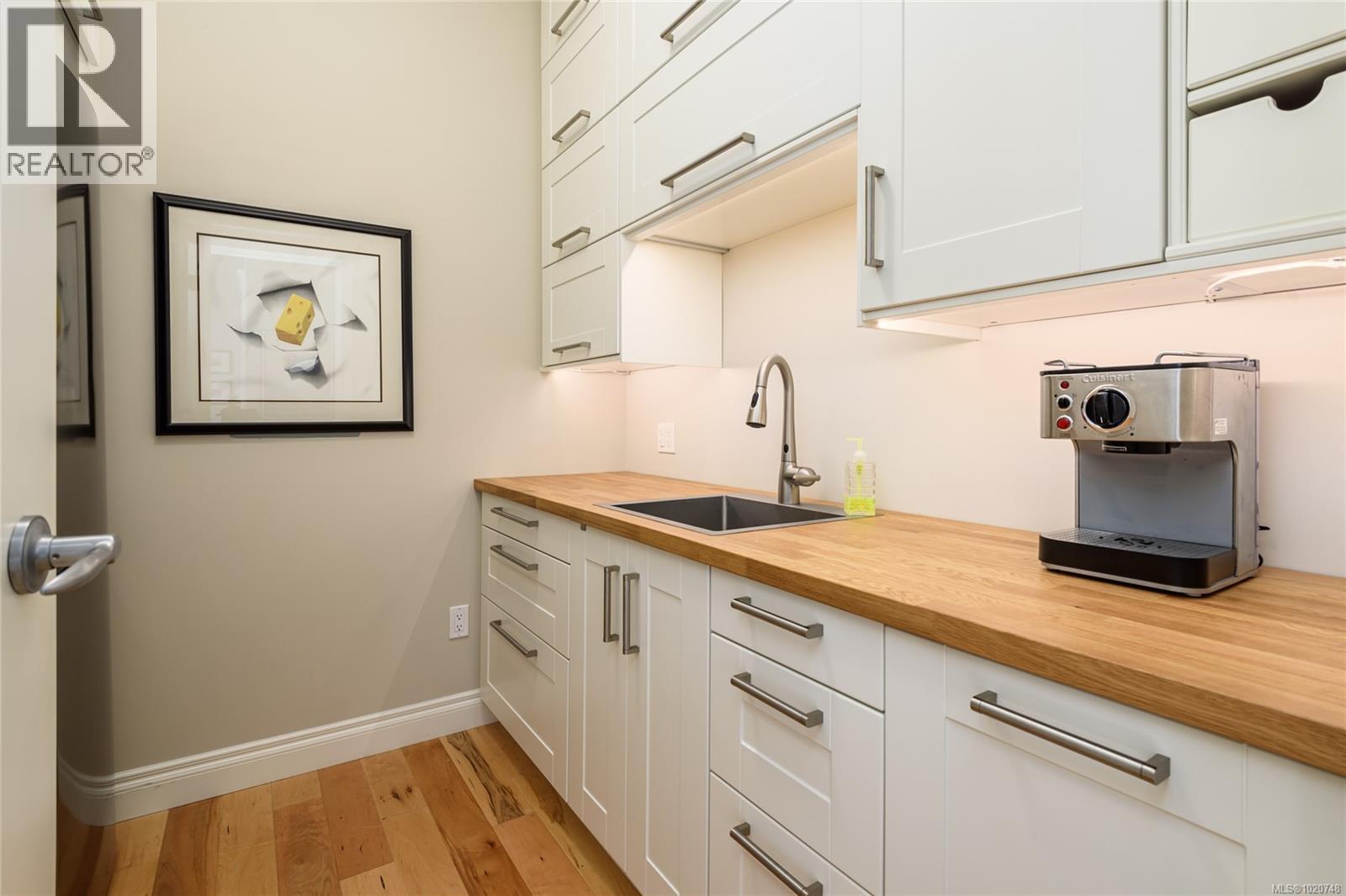 641 3666 Royal Vista Way, Courtenay