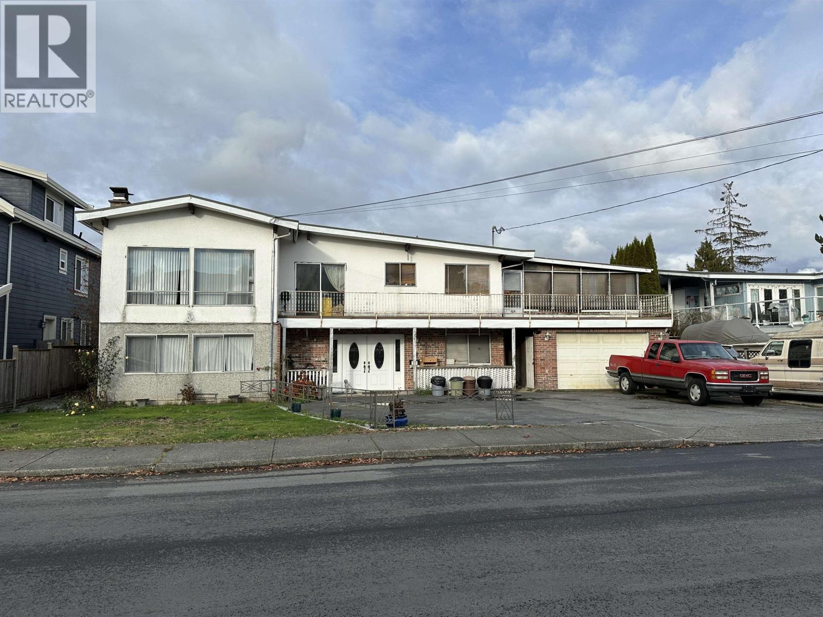 5611 52 Avenue, Delta