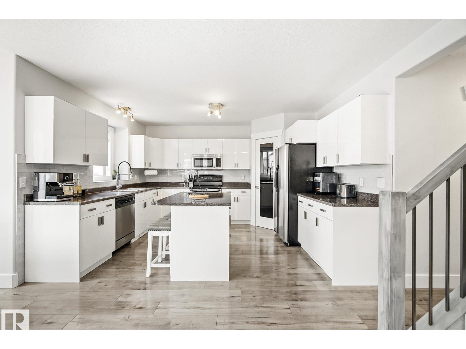 4748 154 AV NW, Edmonton