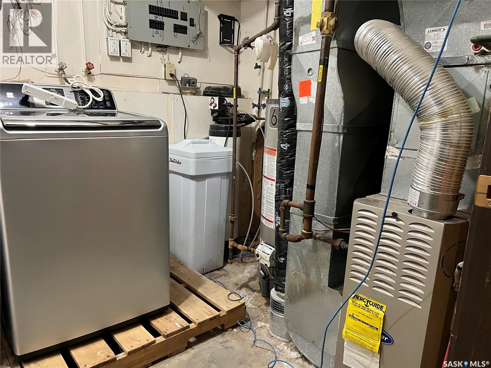 228 Katherine AVENUE N - 25