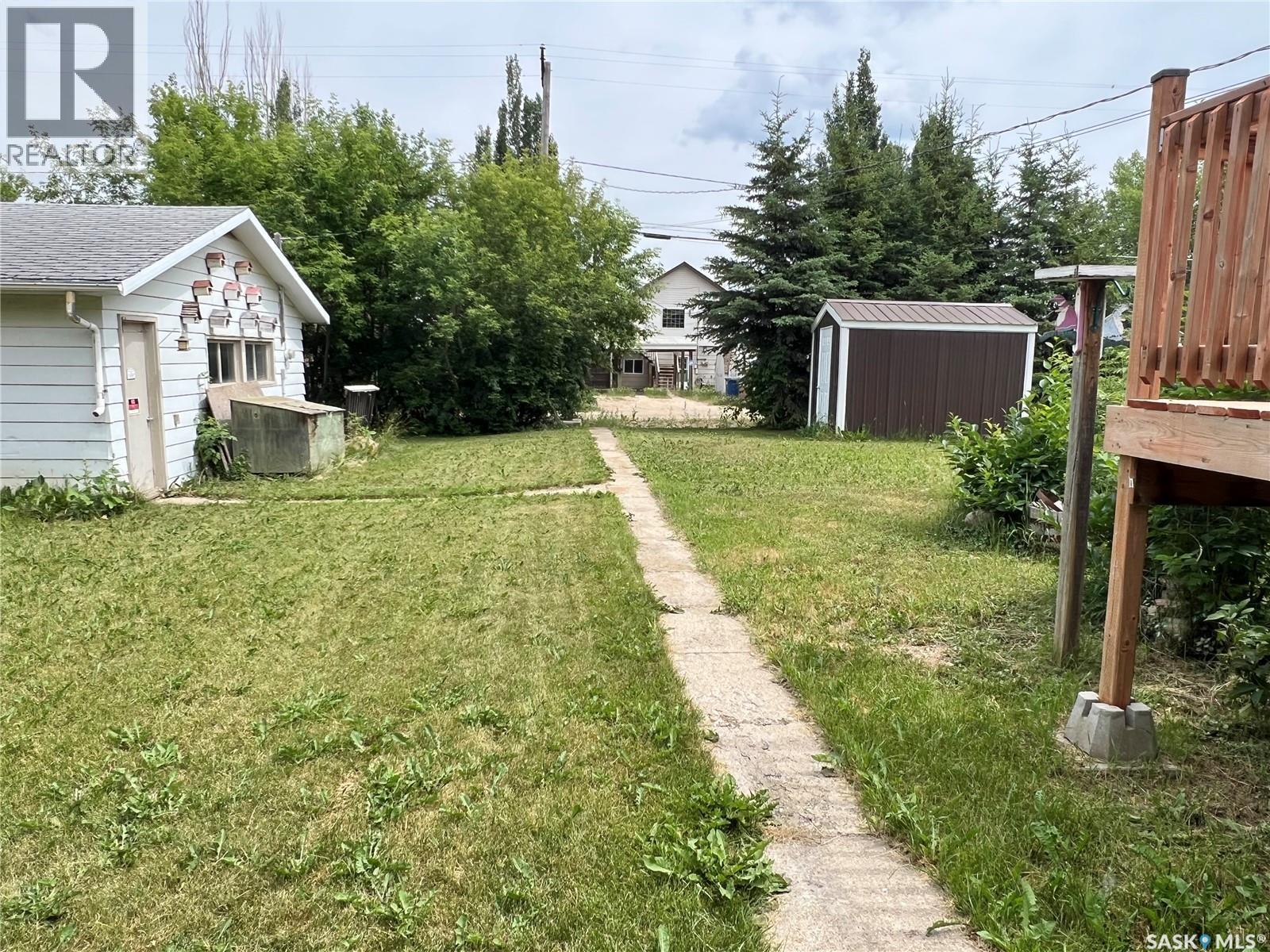 228 Katherine AVENUE N - 4