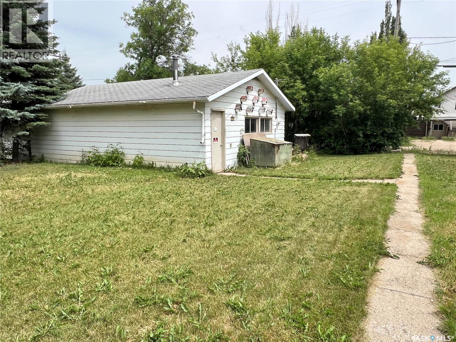 228 Katherine AVENUE N - 5