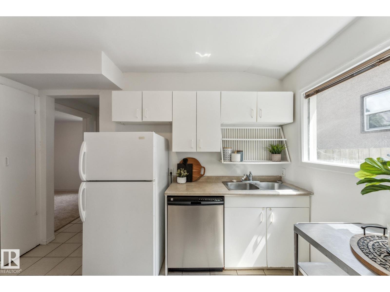 11211 93 ST NW, Edmonton