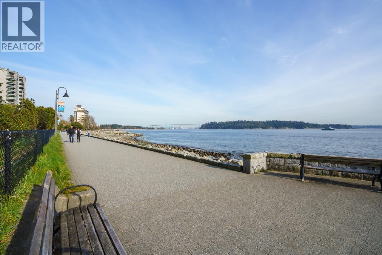 602 2090 ARGYLE AVENUE, West Vancouver