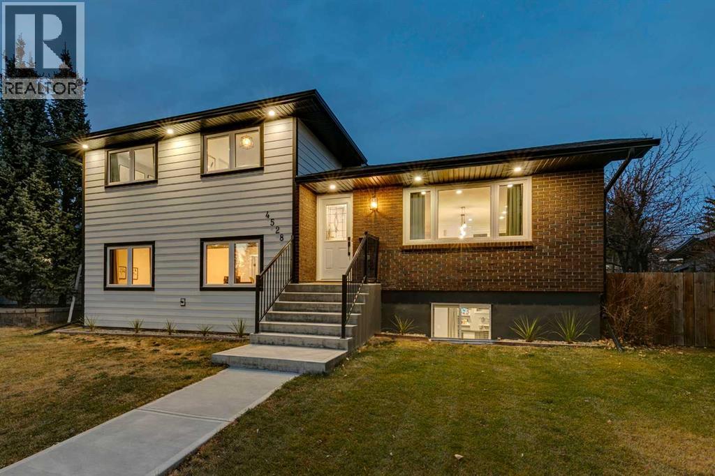 Single Family House 4 Level for Sale in  Vegas Road NW Varsity Calgary 