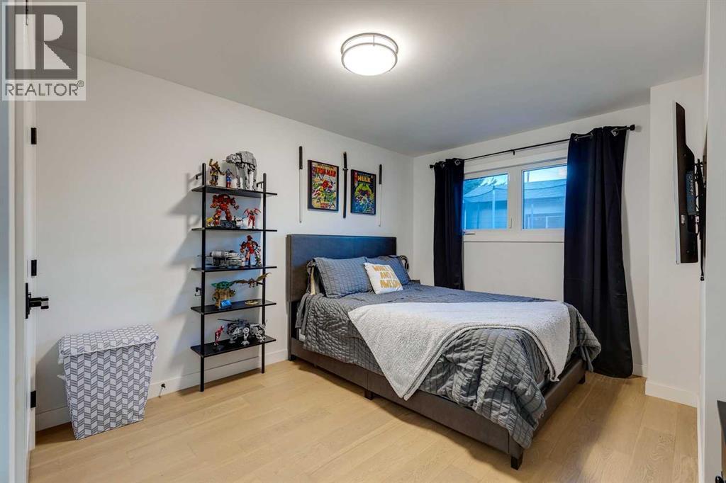 Single Family House 4 Level for Sale in  Vegas Road NW Varsity Calgary 