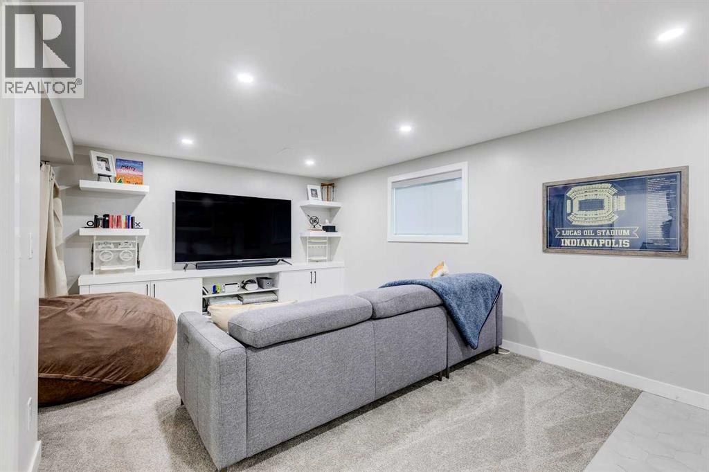 Single Family House 4 Level for Sale in  Vegas Road NW Varsity Calgary 