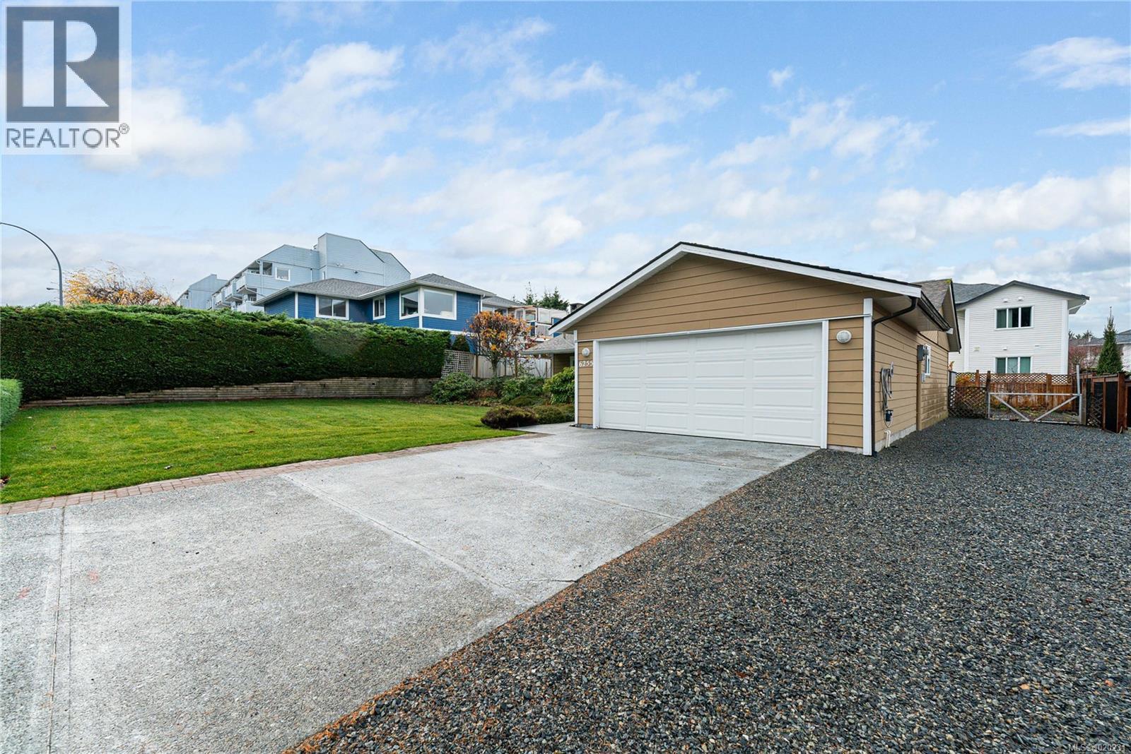 6255 Blueback Rd, Nanaimo