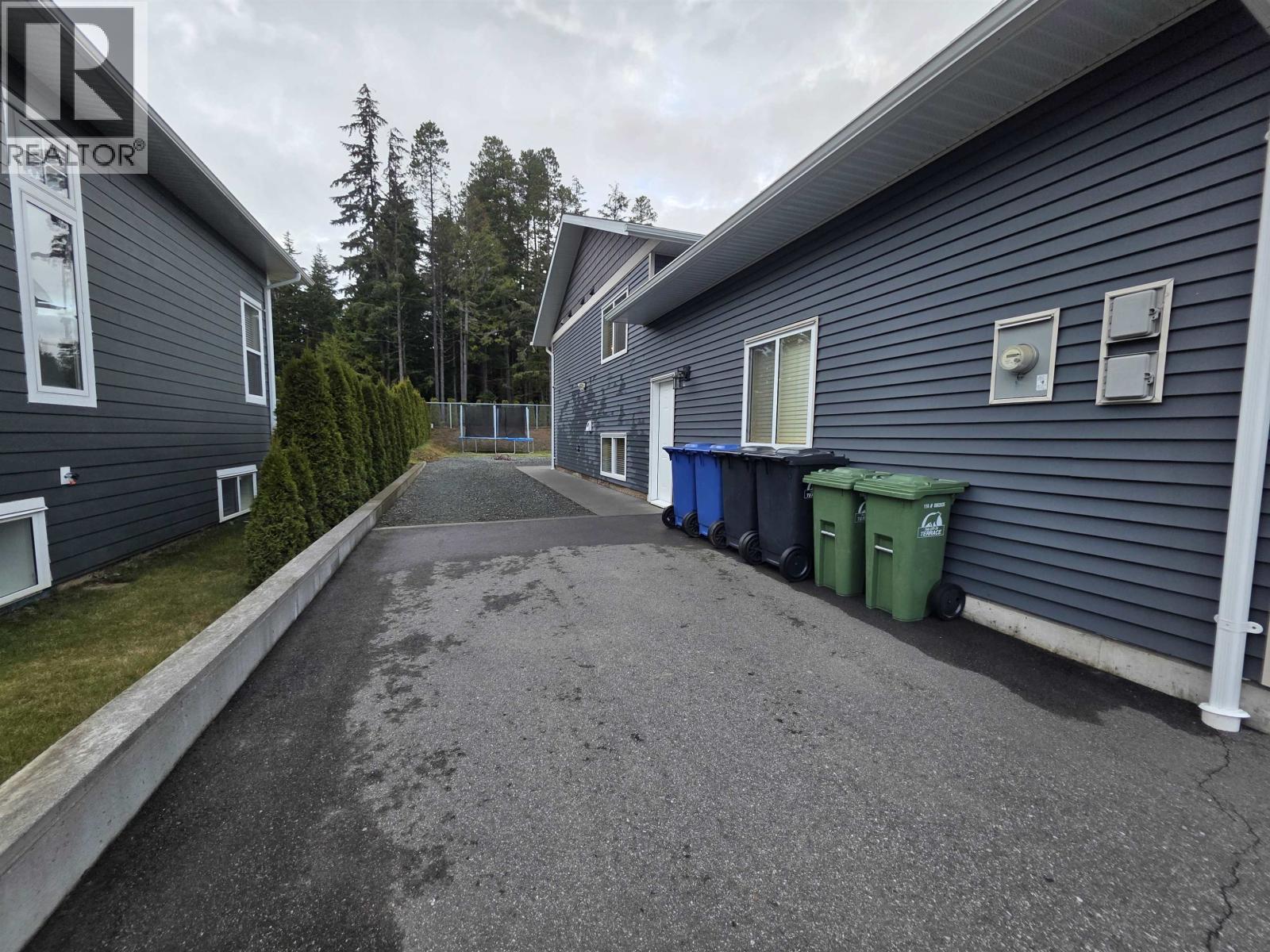 5110 JOLLIFFE AVENUE, Terrace