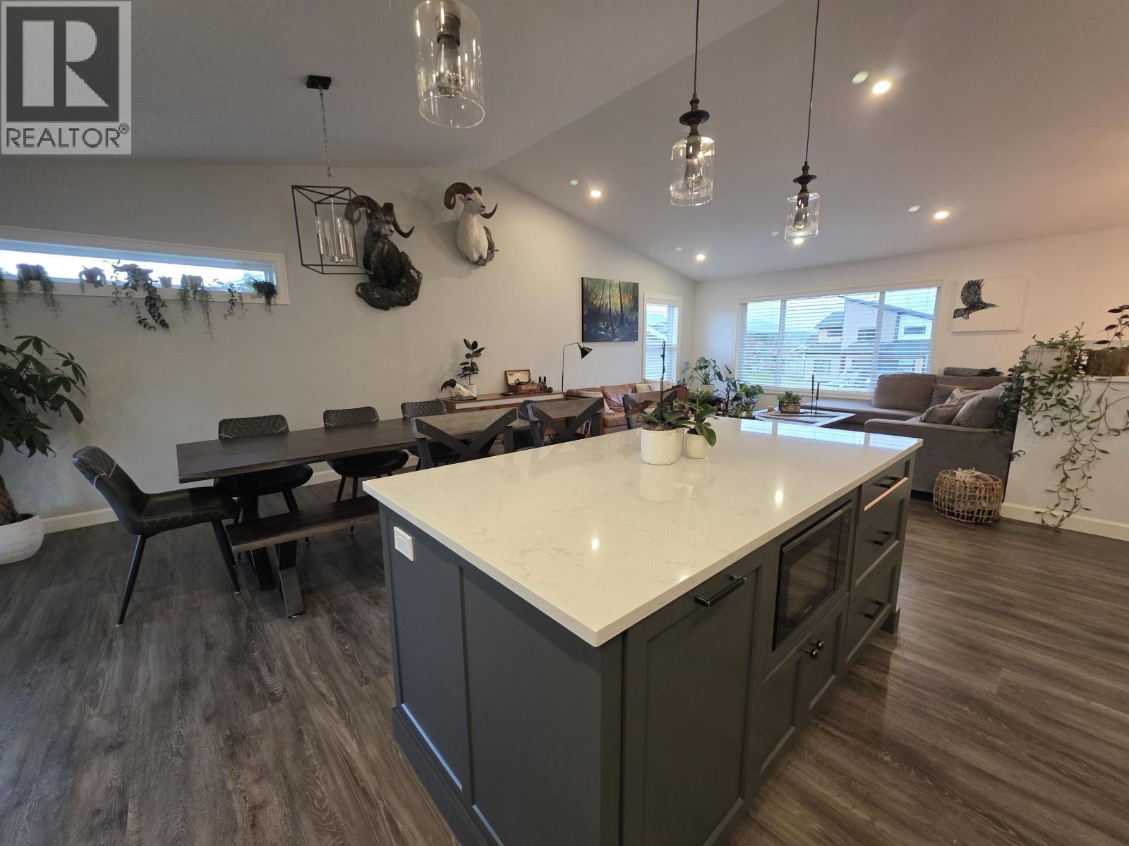 5110 JOLLIFFE AVENUE, Terrace