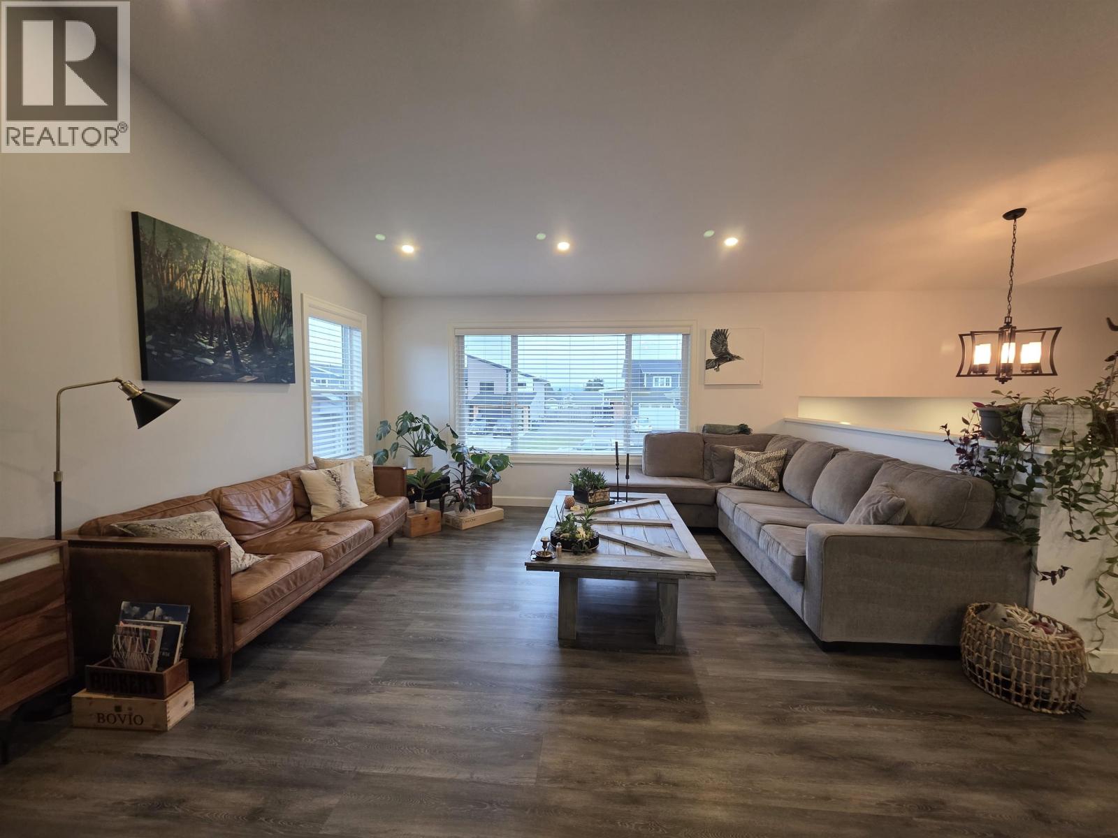 5110 JOLLIFFE AVENUE, Terrace