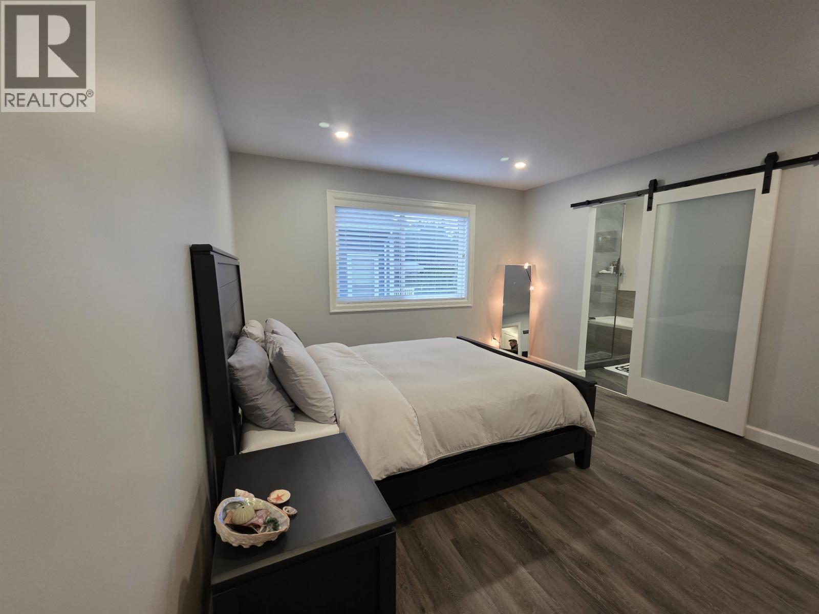 5110 JOLLIFFE AVENUE, Terrace