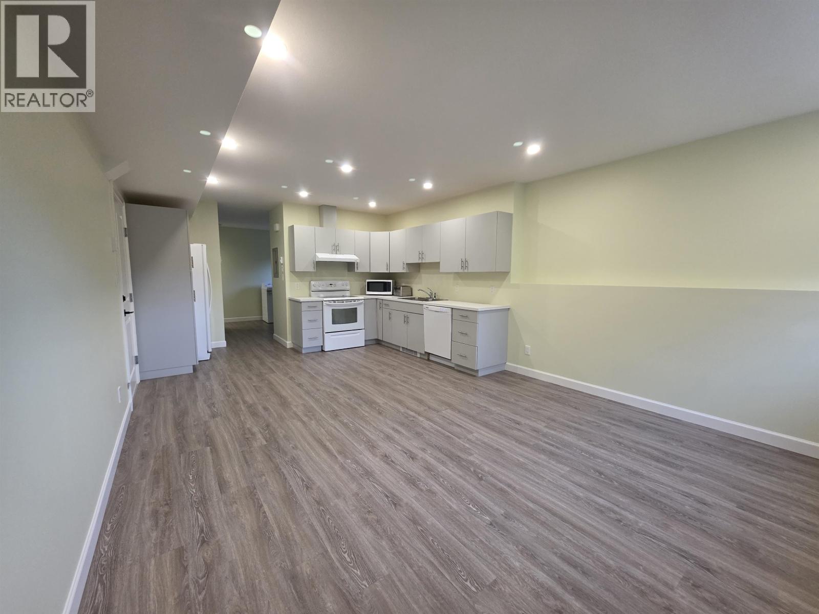 5110 JOLLIFFE AVENUE, Terrace